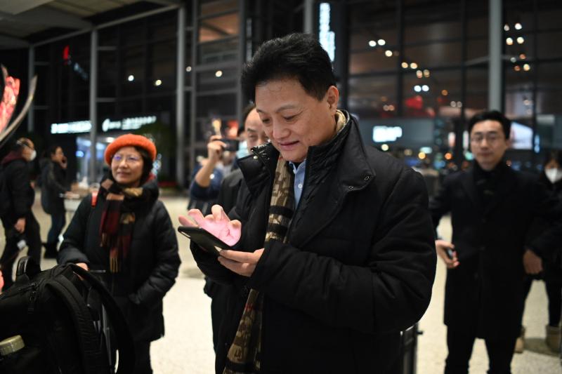 我们在一起!解放日报·上观新闻记者随上海首批医疗队出征