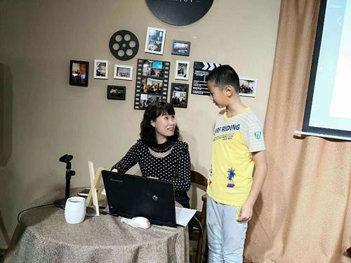 春节海报新闻送豪礼!小学老师一篇声情并茂的文章助其收获5G手机