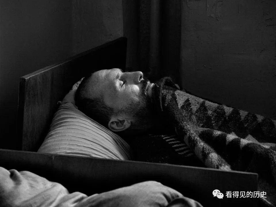 精神病人的世界是什么样子 乌克兰摄影师带你去看看