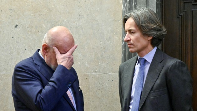 △图右:奥地利前财政部长卡尔-海因茨·格拉塞尔