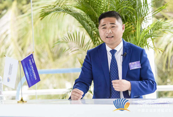 鸿顺集团老总_顺丰老总的老婆照片