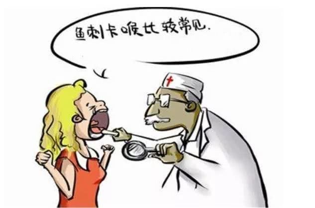 男子不小心鱼刺卡喉,医生竟让他吃手套!结果……