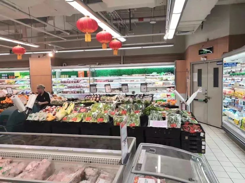 大年初三,广州各大商超、菜市场供应稳定