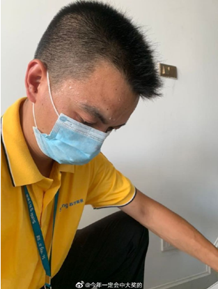 快递老总口罩_戴口罩的动漫女生头像