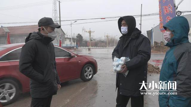 点赞!莱州市民自购一万只口罩免费发放村民