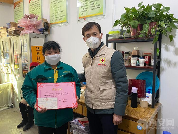 斜口街道洪庆村一村民为疫情防控工作捐款