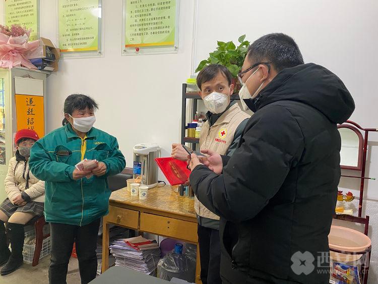 斜口街道洪庆村一村民为疫情防控工作捐款