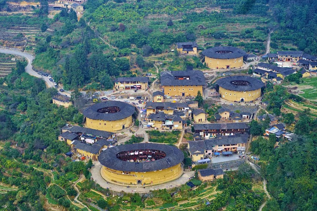 福建人要被防护服三个字逼疯了