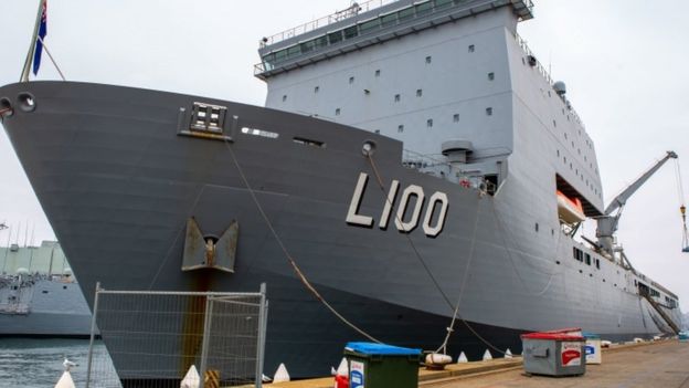 澳大利亚山火持续 海军出动两艘军舰搜救被困人