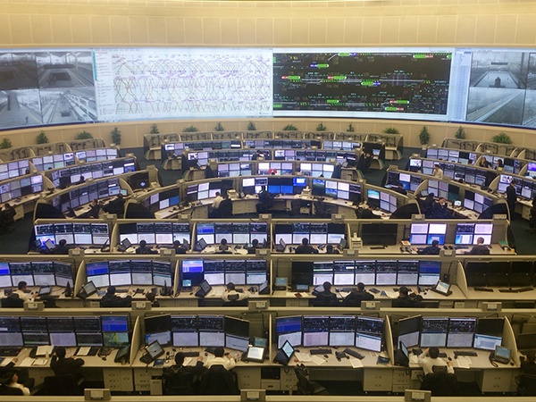 中国铁路上海局集团有限公司调度指挥中心大厅。 许文峰 摄