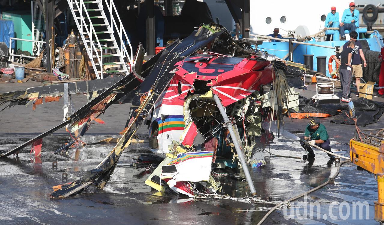  2018年2月在兰屿坠毁的黑鹰直升机残骸 图源：联合新闻网