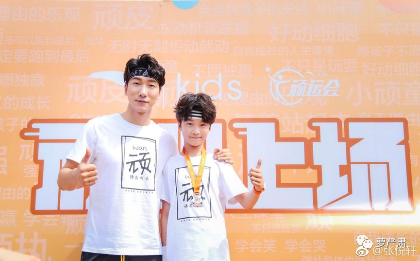 12岁就一米七了，还有逆天大长腿，我们云养的娃长得也太快了…