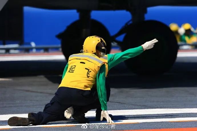 山东舰版“航母style”首次公开 就是这么帅