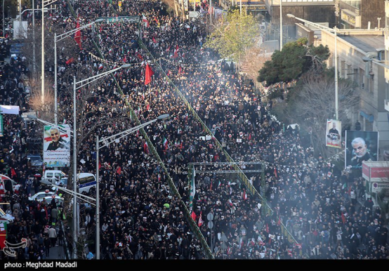 伊朗外长@特朗普：你一生中见过这样的人山人海
