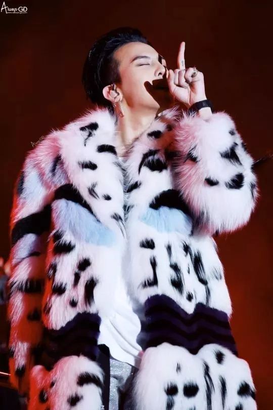 老爹鞋电子表，追着权志龙穿的男人，审美不OK？