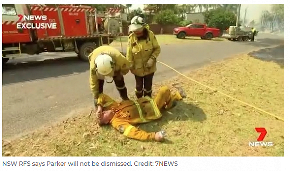  帕克瘫倒在地。来源：第七电视台