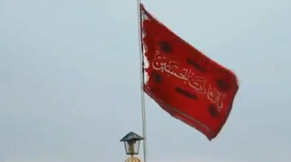  贾姆卡兰清真寺升起“复仇”红旗，图自社交网站