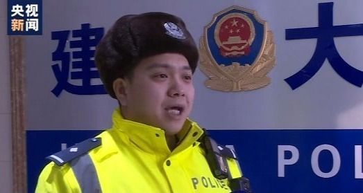 男子借车无证驾驶接朋友出狱 人没接到自己进去