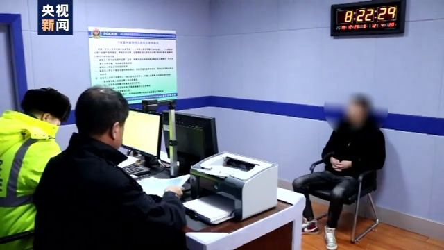 男子借车无证驾驶接朋友出狱 人没接到自己进去