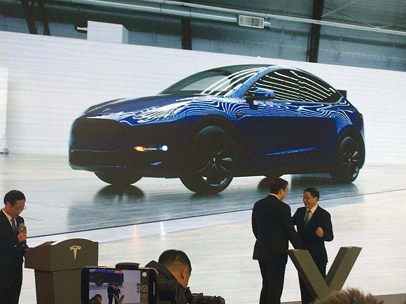 马斯克上海督战国产特斯拉首批交付 ModelY制造启