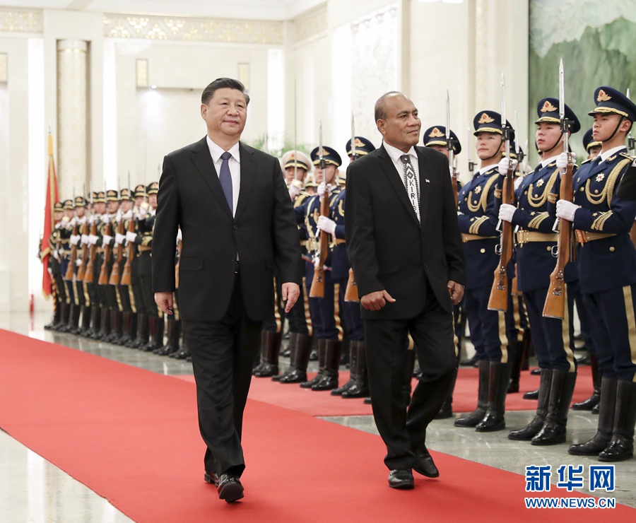 1月6日，国家主席习近平在北京人民大会堂同基里巴斯总统马茂会谈。这是会谈前，习近平在人民大会堂北大厅为马茂举行欢迎仪式。 新华社记者 丁海涛 摄