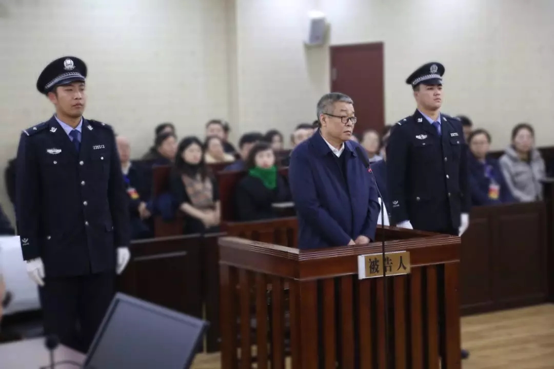 潜逃被抓回的市政府副秘书长受审:我没造福造了