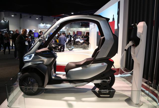 CES 2020|小牛电动发布首款自动驾驶三轮电动摩托车TQi