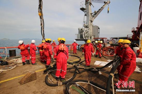 韩法院不批捕前海警厅长 世越号遇难者遗属抗议