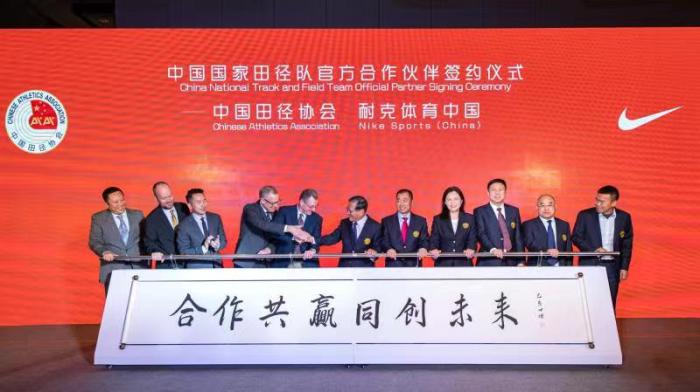 马拉松世界冠军白雪送金牌:希望有更多人超越