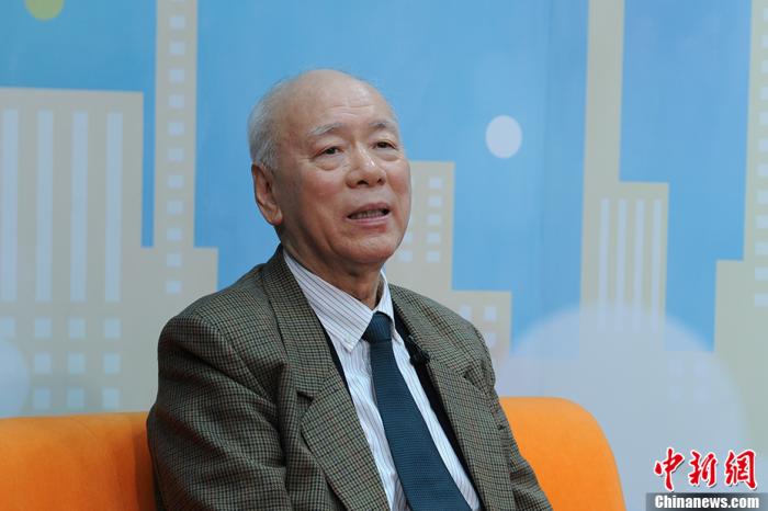图为中国前驻伊朗大使华黎明做客中新网访谈节目。中新网记者 李骏 摄
