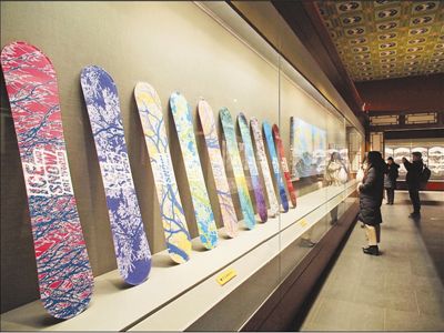 城市发展促进会联合主办的"迎冬奥冰雪艺术展"在故宫博物院斋宫开幕