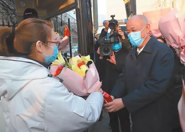我市40人组成第四批支援湖北医疗队驰援武汉 聂瑞平为医护人员壮行