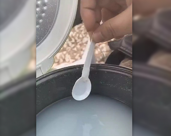  八宝粥罐子里的小勺子。来源：受访者供图