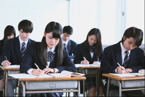示意图：日本高中生（日经BUSINESS）
