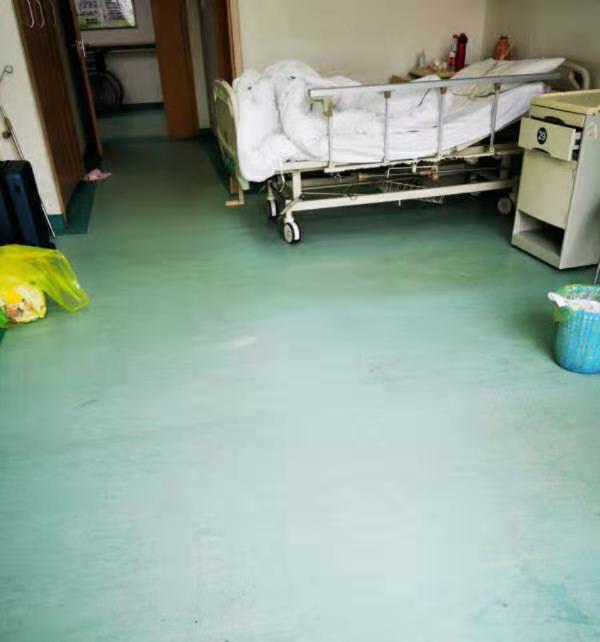 夏女士打扫后的病房