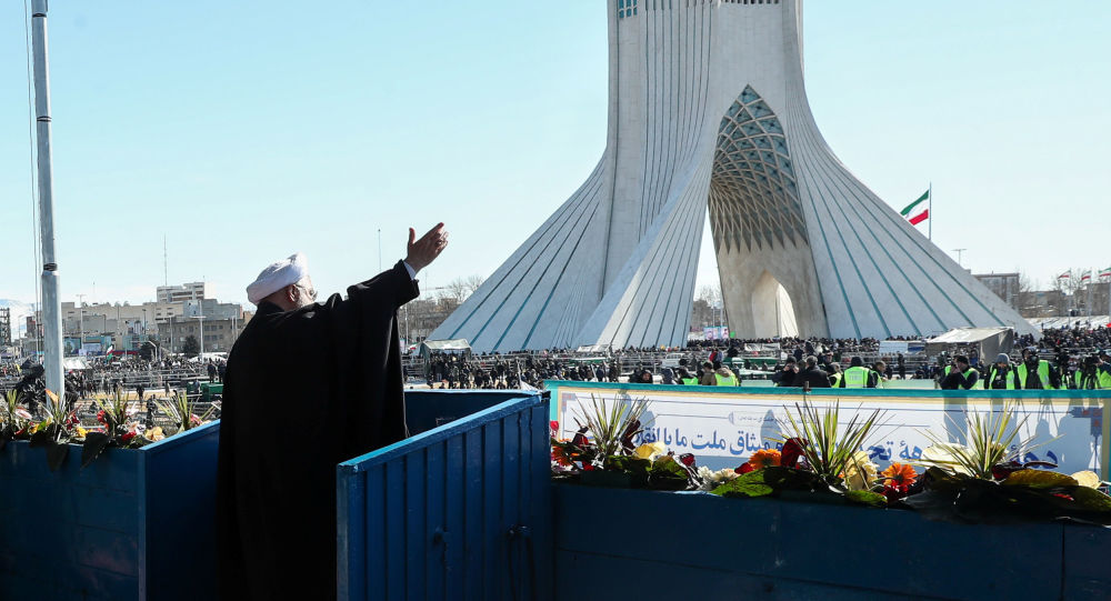 鲁哈尼：美41年来渴望重返伊朗 但伊朗人民不会