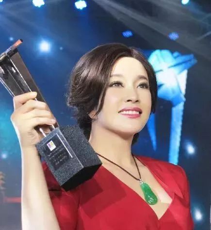 【玉石】为什么翡翠的价格差别那么大?