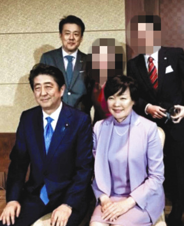 安倍回应曾与涉传销组织高层合影:不认识这个