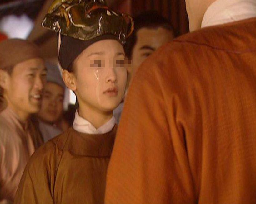 疫情后周迅首露面,脸上变化3亿网友哗然:你算什么明星