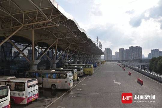 节后返程客流,成都东站汽车客运站准备了安全有保障的客运车辆200余台