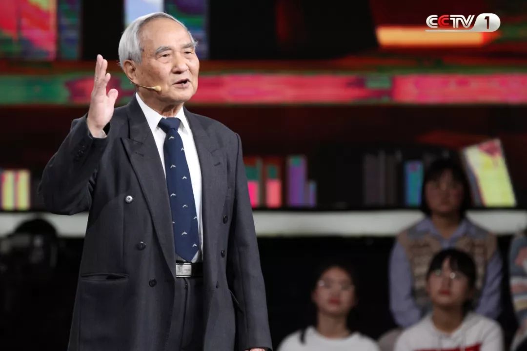 行走江湖,等待下一只白鱀豚出水一跃!今天22:30档,刘仁俊为你讲述白鱀豚情缘!