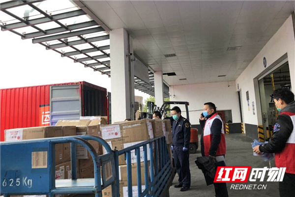美国圣地亚哥湖南同乡会支援抗“疫” 首批物资抵达长沙