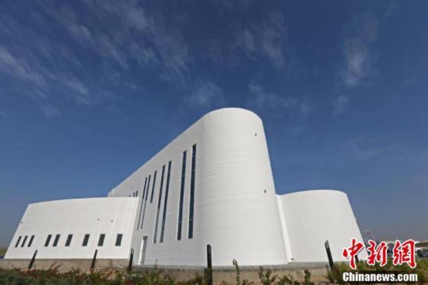 南极最大冰川再次崩裂;美顶尖军事卫星遭俄航天器“尾随跟踪”丨科技早新闻