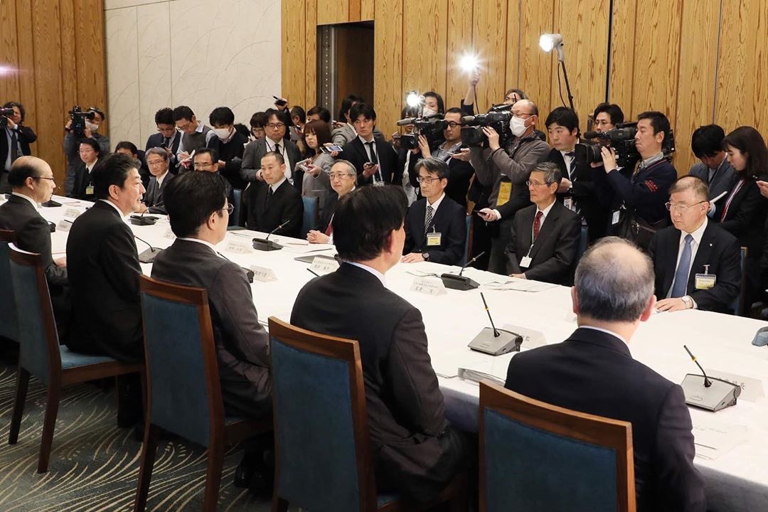 安倍16日晚在首相官邸召开专家会议 图自：社交媒体推特