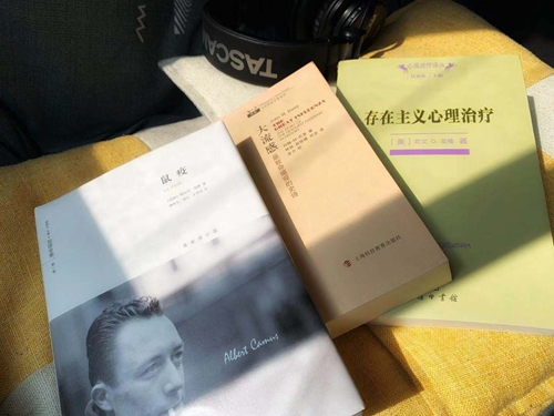 小调查|在家避疫期间,突然想看的那些书