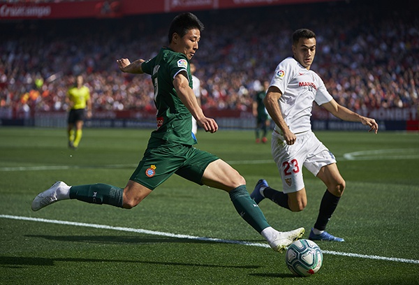  武磊在比赛中。