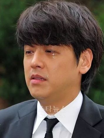 曾被前妻公开控诉家暴和非法追踪,他再婚了