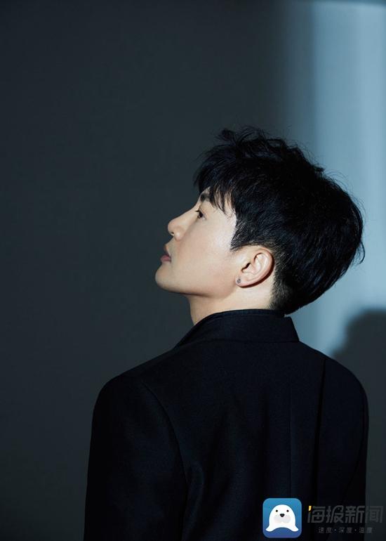 苏有朋《天赐的声音》化身都市吟唱者 演唱《都挺好》以实力打破质疑