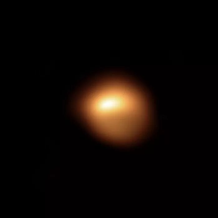 槟榔星形状大变,最清晰图像显示,散落出无数尘埃云,是爆发先兆?