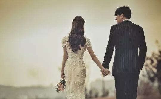 曾被前妻公开控诉家暴和非法追踪,他再婚了